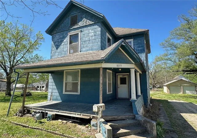 1st image of 1609 S Evergreen Ave, Chanute, KS 66720 | MLS# 2626316