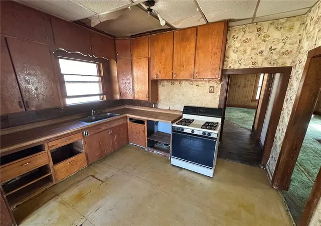 2nd image of 1609 S Evergreen Ave, Chanute, KS 66720 | MLS# 2626316