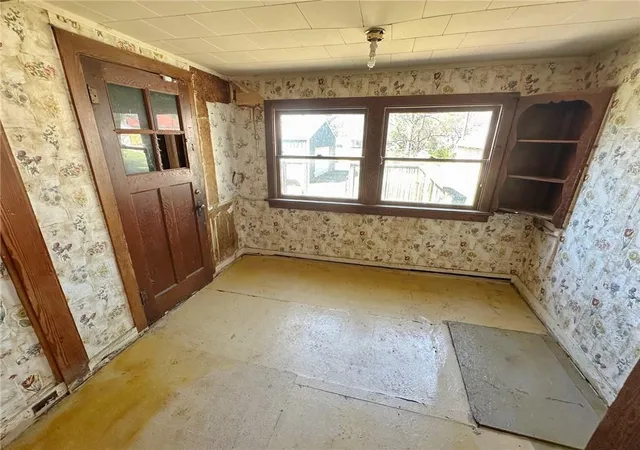 3rd image of 1609 S Evergreen Ave, Chanute, KS 66720 | MLS# 2626316