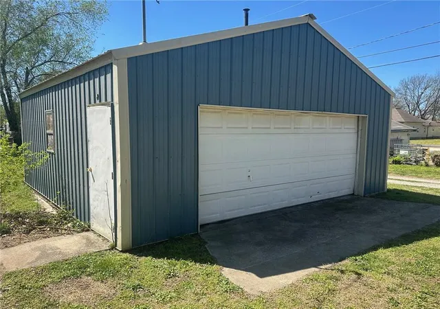 4th image of 1609 S Evergreen Ave, Chanute, KS 66720 | MLS# 2626316