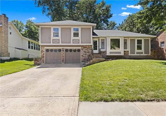 Homes for sale in Shawnee, KS | 5718 Westgate St, Shawnee, KS 66216 | MLS# 2626318