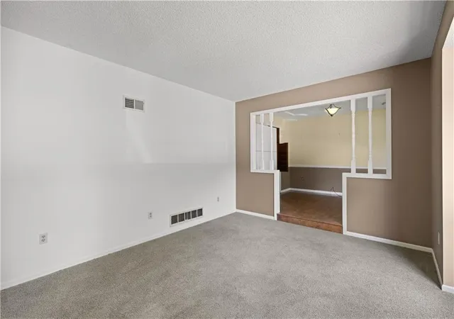 Homes for sale in Shawnee, KS | 5718 Westgate St, Shawnee, KS 66216 | MLS# 2626318