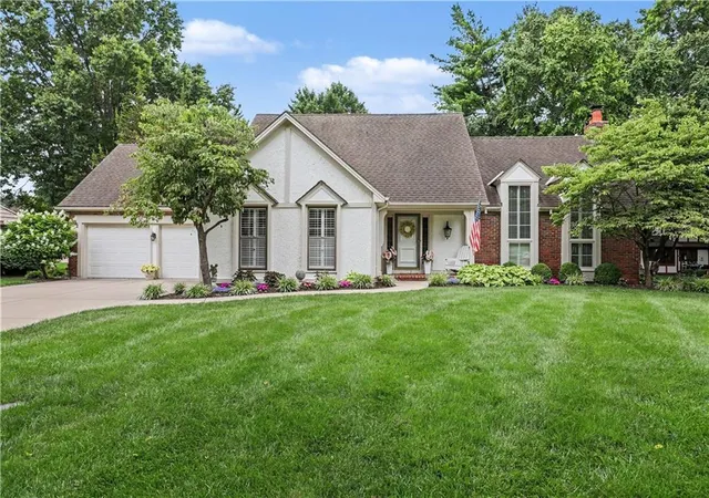 Photo 2 of Sale Pending at 3211 W 83rd Terrace, Leawood, KS 66206 | MLS# 2626324 | Listing updated on 2026-09-14