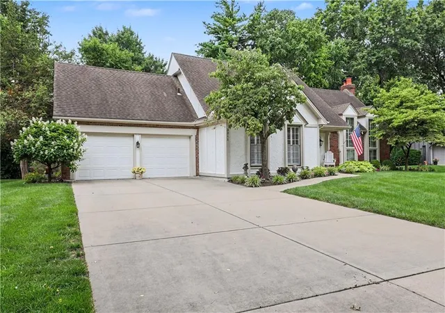 Photo 3 of Sale Pending at 3211 W 83rd Terrace, Leawood, KS 66206 | MLS# 2626324 | Listing updated on 2026-09-14