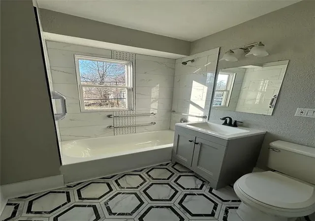 Homes for sale in Kansas City, MO | 2210 E 34Th St, Kansas City, MO 64109 | MLS# 2626333