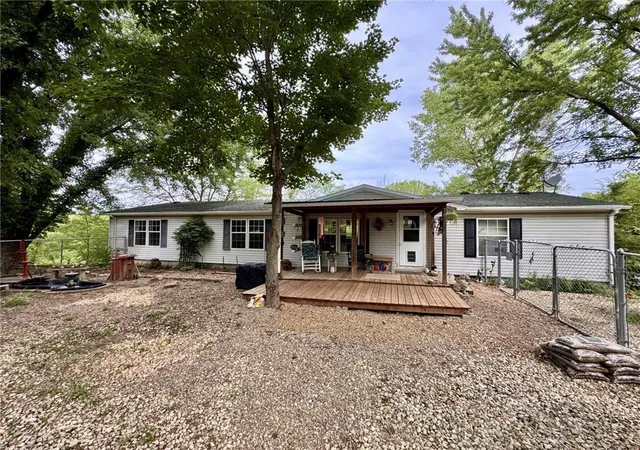 Homes for sale in Ozawkie, KS | 9534 Lakeview Dr, Ozawkie, KS 66070 | MLS# 2626335