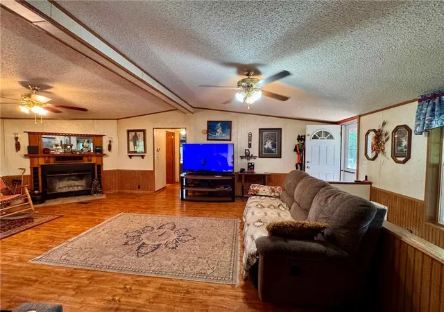 Homes for sale in Ozawkie, KS | 9534 Lakeview Dr, Ozawkie, KS 66070 | MLS# 2626335