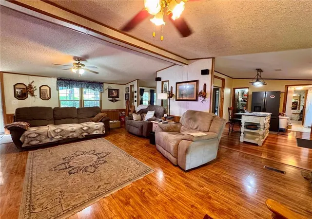 Homes for sale in Ozawkie, KS | 9534 Lakeview Dr, Ozawkie, KS 66070 | MLS# 2626335