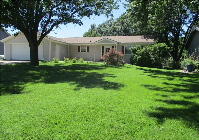 Homes for sale in Ottawa, KS | 1542 S Elm St, Ottawa, KS 66067 | MLS# 2626338