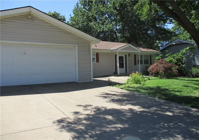 Homes for sale in Ottawa, KS | 1542 S Elm St, Ottawa, KS 66067 | MLS# 2626338