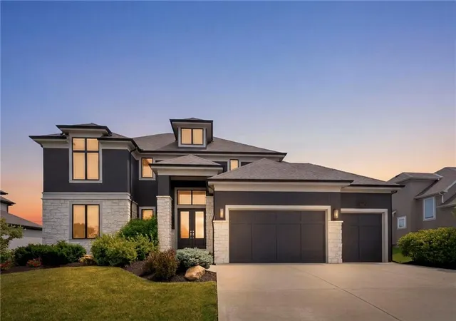 Single family home for sale at 3211 NE 102nd Terrace, Kansas City, MO 64155 | MLS# 2626340
