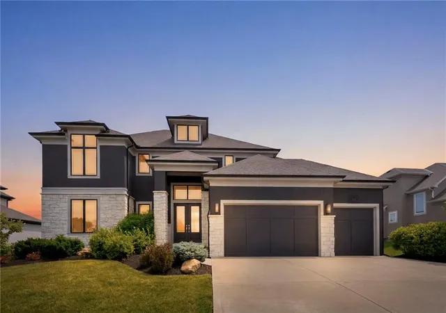 Single family home for sale at 3211 NE 102nd Terrace, Kansas City, MO 64155 | MLS# 2626340