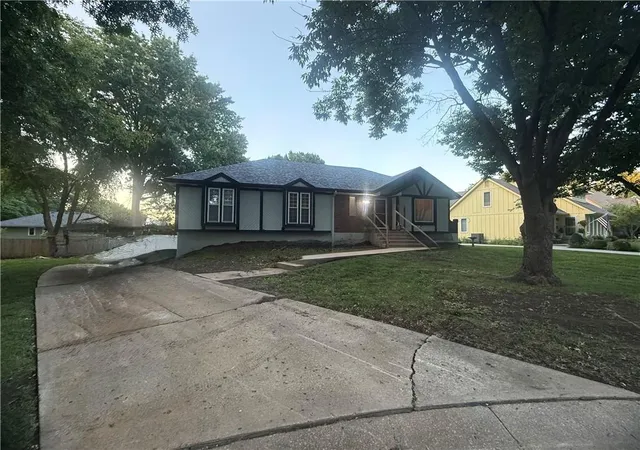 Homes for sale in Blue Springs, MO | 477 Nw Weschester Ct, Blue Springs, MO 64014 | MLS# 2626341