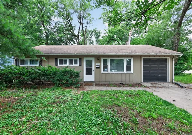 2nd image of 11200 Bristol Ter, Kansas City, MO 64134 | MLS# 2626342