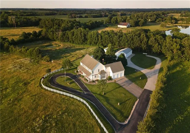 4th image of 21515 S Prospect Ave, Cleveland, MO 64734 | MLS# 2626349