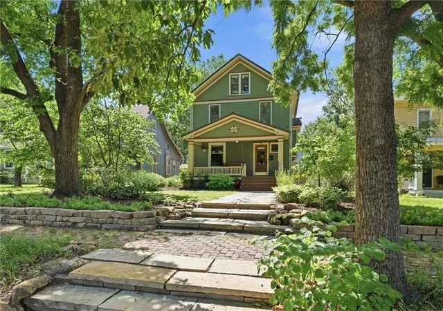 Homes for sale in Lawrence, KS | 817 Maine St, Lawrence, KS 66044 | MLS# 2626351