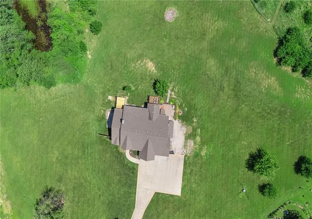 Homes for sale in Paola, KS | 28265 Overbrook Rd, Paola, KS 66071 | MLS# 2626352