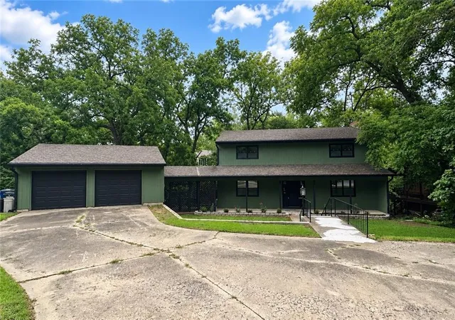 1st image of 2729 Stratford Rd, Lawrence, KS 66049 | MLS# 2626353