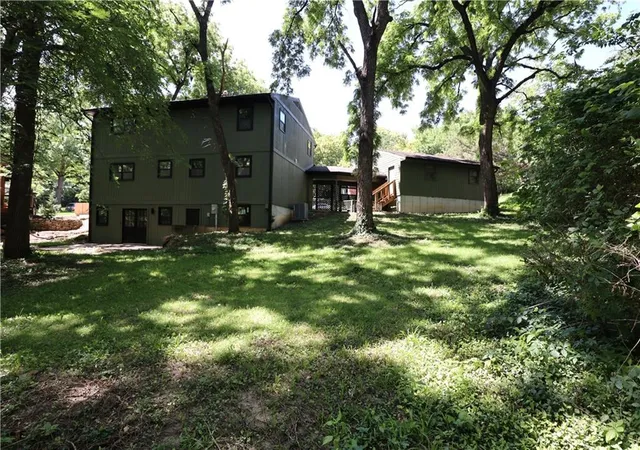 Homes for sale in Lawrence, KS | 2729 Stratford Rd, Lawrence, KS 66049 | MLS# 2626353
