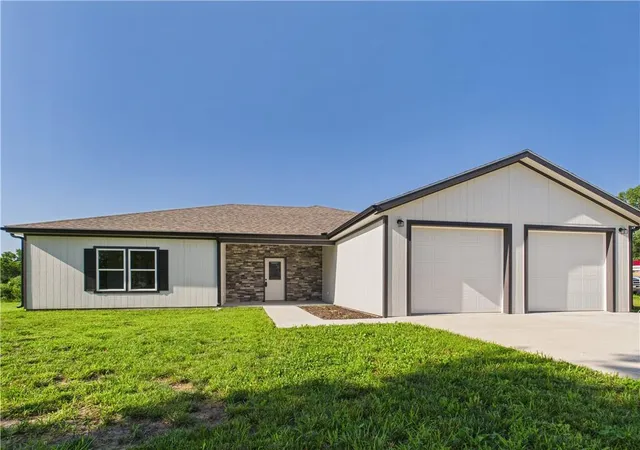 1st image of 125 Nw 171 Rd, Warrensburg, MO 64093 | MLS# 2626356
