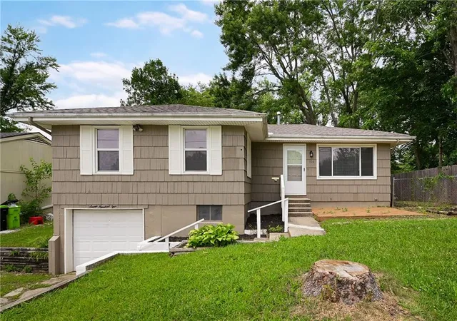 1st image of 704 S Cedar St, Belton, MO 64012 | MLS# 2626364