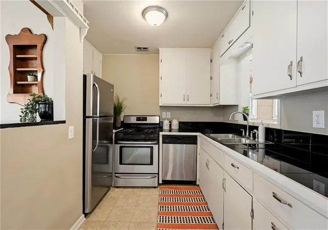 4th image of 704 S Cedar St, Belton, MO 64012 | MLS# 2626364