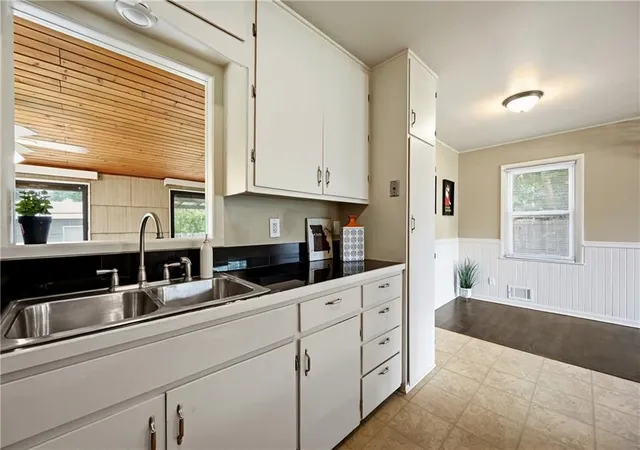 5th image of 704 S Cedar St, Belton, MO 64012 | MLS# 2626364
