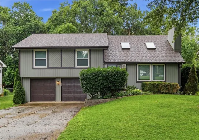 Homes for sale in Lenexa, KS | 9131 Acuff Ln, Lenexa, KS 66215 | MLS# 2626383
