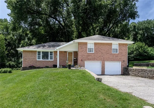 1st image of 7839 Armstrong Ave, Kansas City, KS 66112 | MLS# 2626389