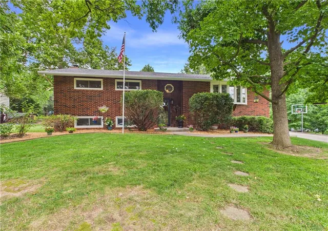 1st image of 21 Se 215 Rd, Warrensburg, MO 64093 | MLS# 2626397