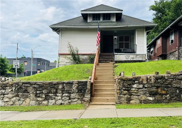 Photo 1 of Single family home for sale at 542 Cypress Ave, Kansas City, MO 64124 | MLS# 2626398 | Listing updated on 2026-06-17