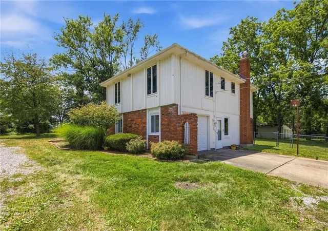 Homes for sale in Belton, MO | 18308 S State Route D Hwy, Belton, MO 64012 | MLS# 2626399