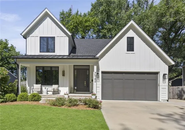 2nd image of 7942 Reinhardt Ln, Prairie Village, KS 66208 | MLS# 2626400