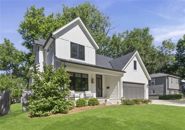 Single family home for sale at 7942 Reinhardt Ln, Prairie Village, KS 66208 | MLS# 2626400