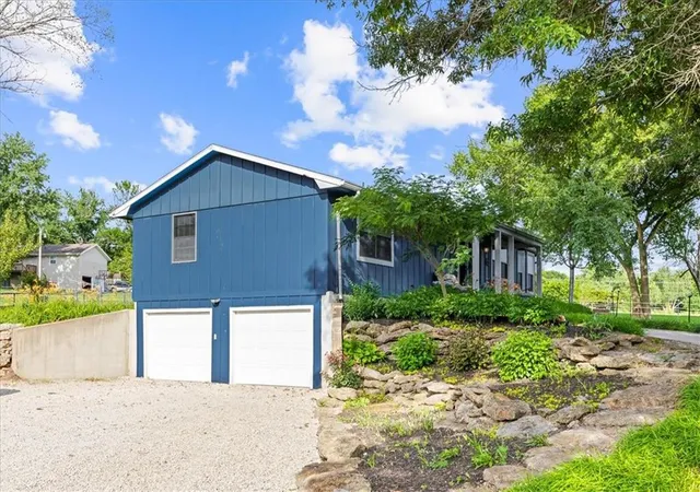 Homes for sale in Paola, KS | 22670 W 246Th St, Paola, KS 66071 | MLS# 2626401