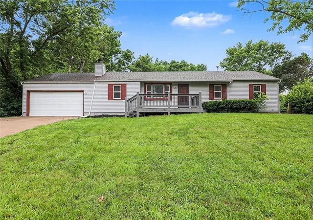 Homes for sale in Kansas City, MO | 8012 E 100th St, Kansas City, MO 64134 | MLS# 2626407