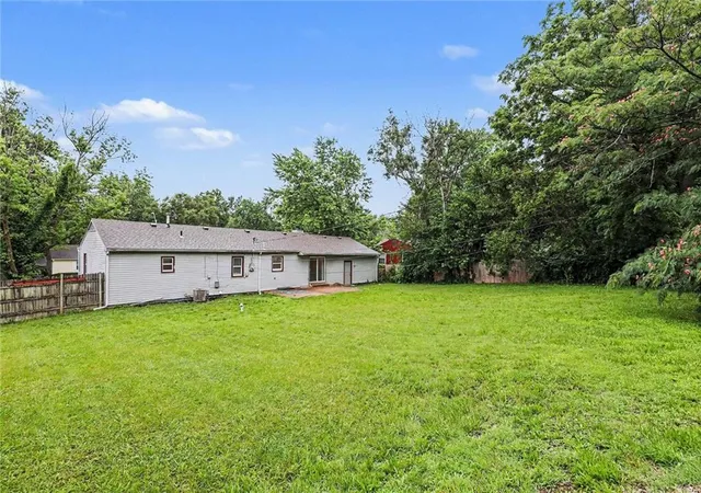 Homes for sale in Kansas City, MO | 8012 E 100th St, Kansas City, MO 64134 | MLS# 2626407