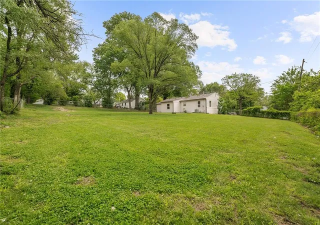 Homes for sale in Lansing, KS | 601 E Eisenhower Rd, Lansing, KS 66043 | MLS# 2626416