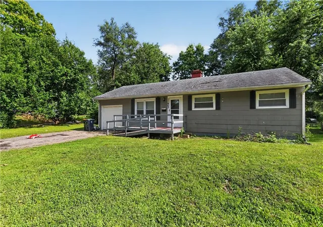 2nd image of 11403 Winchester Ave, Kansas City, MO 64134 | MLS# 2626427