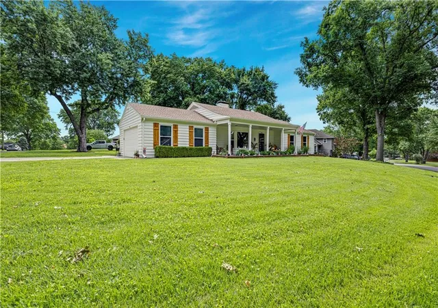 Homes for sale in Roeland Park, KS | 4901 Pawnee Dr, Roeland Park, KS 66205 | MLS# 2626429