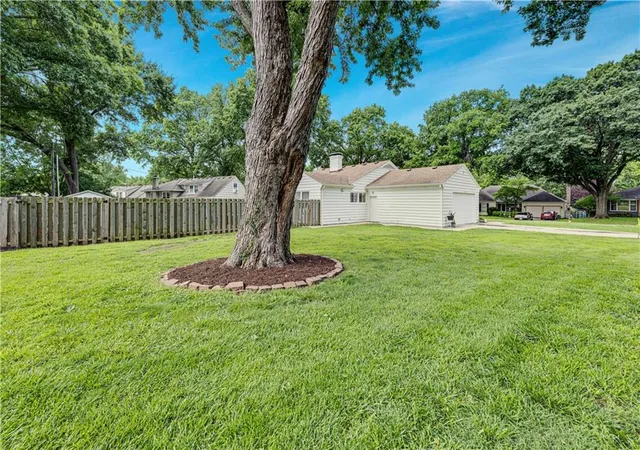 Homes for sale in Roeland Park, KS | 4901 Pawnee Dr, Roeland Park, KS 66205 | MLS# 2626429