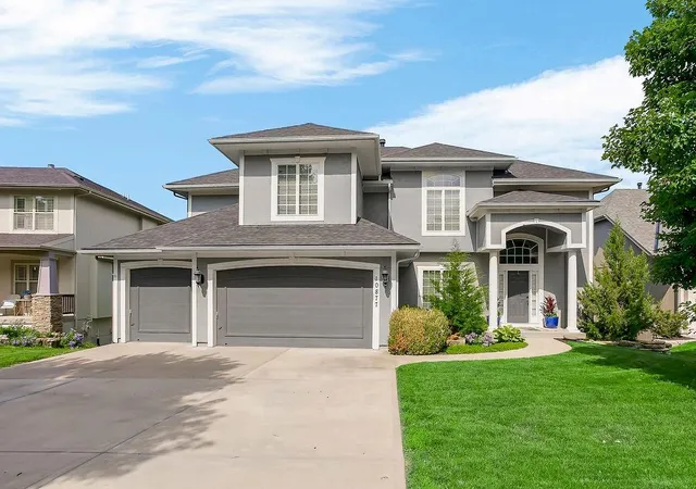1st image of 10877 S Barth Rd, Olathe, KS 66061 | MLS# 2626436