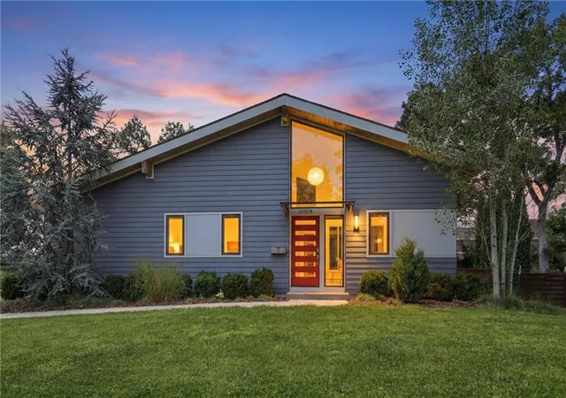 1st image of 10308 Wenonga Ln, Leawood, KS 66206 | MLS# 2626443