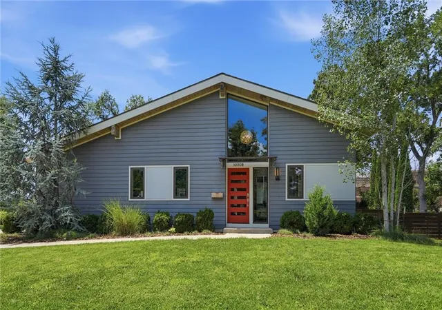 2nd image of 10308 Wenonga Ln, Leawood, KS 66206 | MLS# 2626443