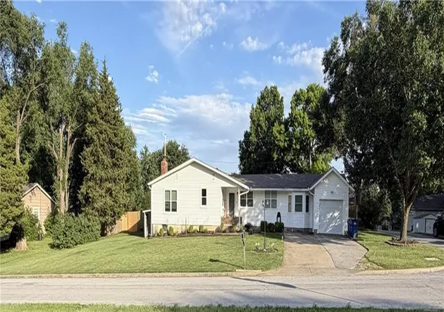 1st image of 33655 Hillcrest St, De Soto, KS 66018 | MLS# 2626444