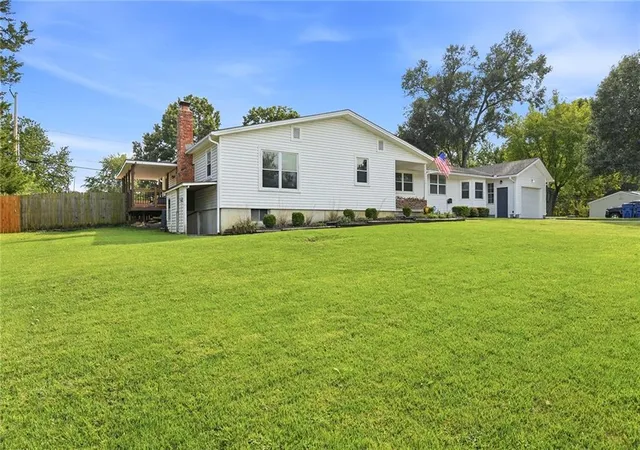 Photo 3 of Sale Pending at 33655 Hillcrest St, De Soto, KS 66018 | MLS# 2626444 | Listing updated on 2026-10-08