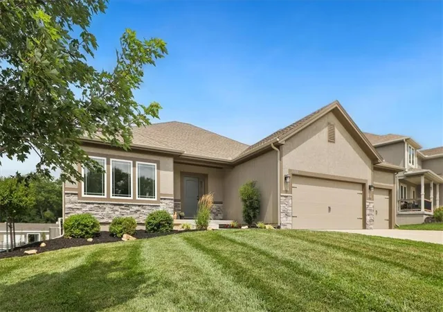 Photo 3 of Single family home for sale at 10308 N Corrington Ave, Kansas City, MO 64156 | MLS# 2626449 | Listing updated on 2026-08-22