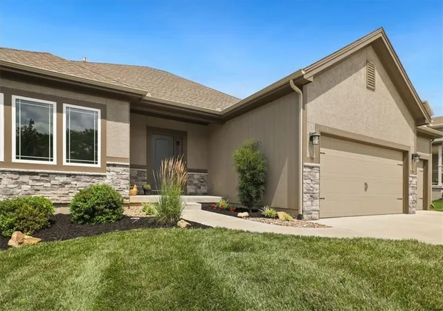 Photo 4 of Single family home for sale at 10308 N Corrington Ave, Kansas City, MO 64156 | MLS# 2626449 | Listing updated on 2026-08-22