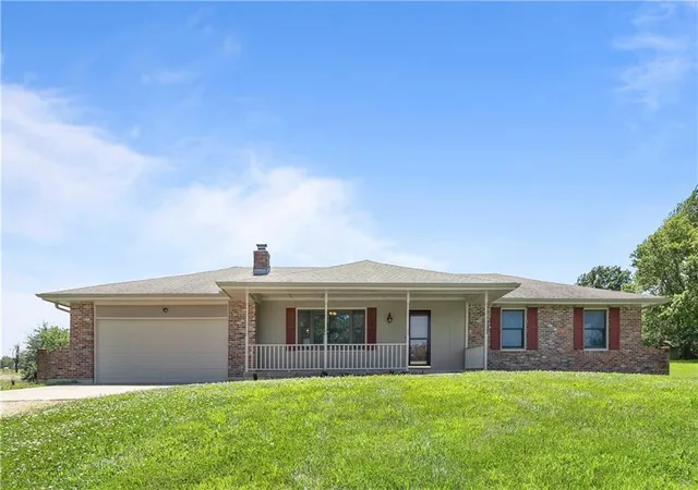 Homes for sale in Warrensburg, MO | 8 Nw 515 Rd, Warrensburg, MO 64093 | MLS# 2626452