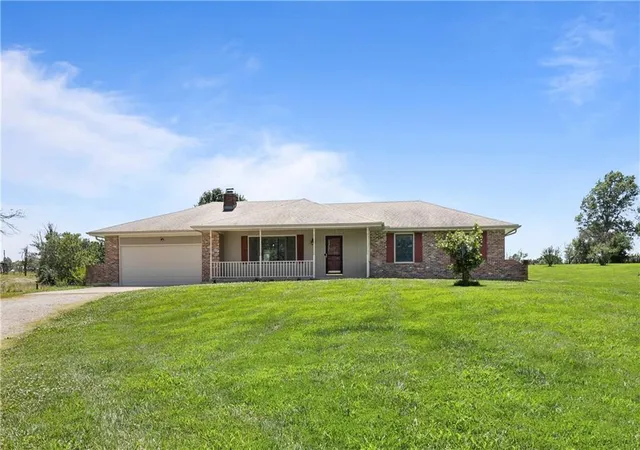 Homes for sale in Warrensburg, MO | 8 Nw 515 Rd, Warrensburg, MO 64093 | MLS# 2626452